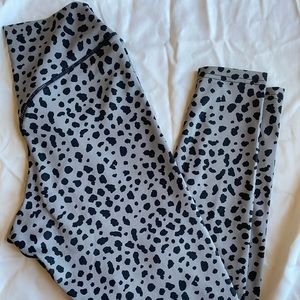 Balance Athletica Med Snow Leopard Ascend Legging